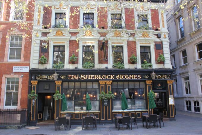 London: Sherlock Holmes Guided City Walking Tour - Transportation and Dress Code