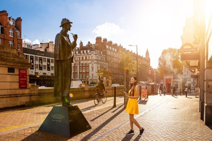 London: Sherlock Holmes Self-Guided Walking Tour - Solve the Sherlock Holmes Mystery
