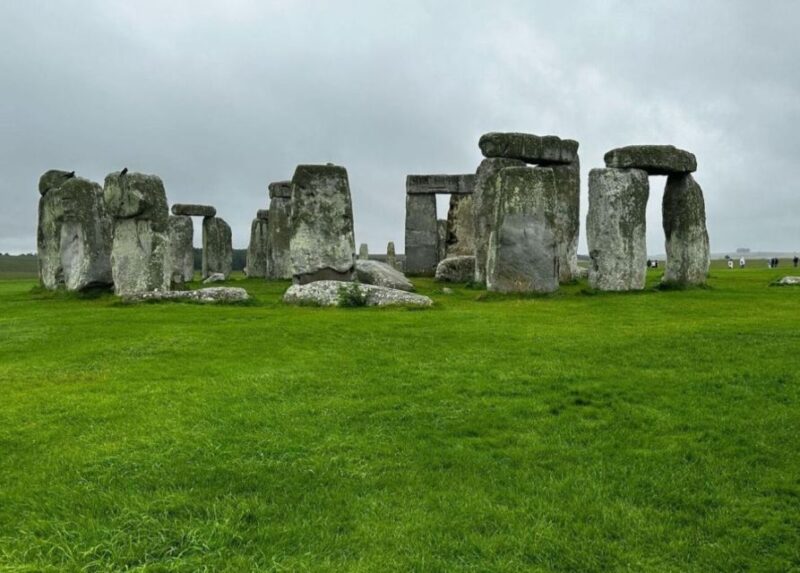 London: Stonehenge 6 Hour Tour By Car With Entrance Ticket - Exploring the Stonehenge Monument