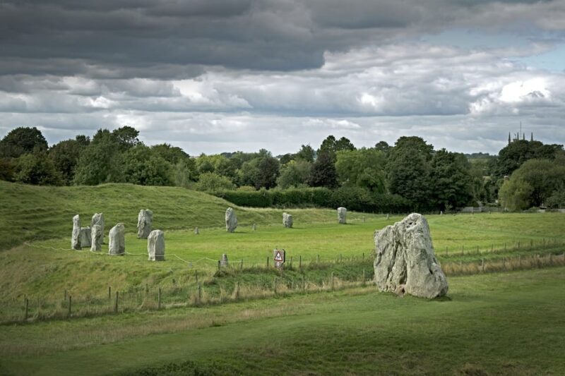 London: Stonehenge, Glastonbury & Avebury Small Group Tour - Exploring Avebury Stone Circle