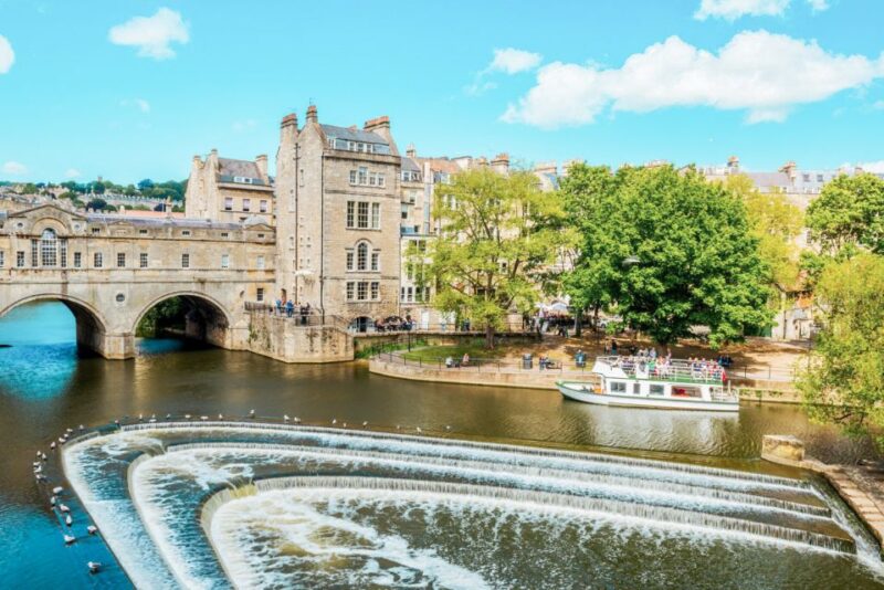 London: Stonehenge, Windsor, and Bath Day Trip by Bus - Visiting Windsor, Stonehenge, and Bath