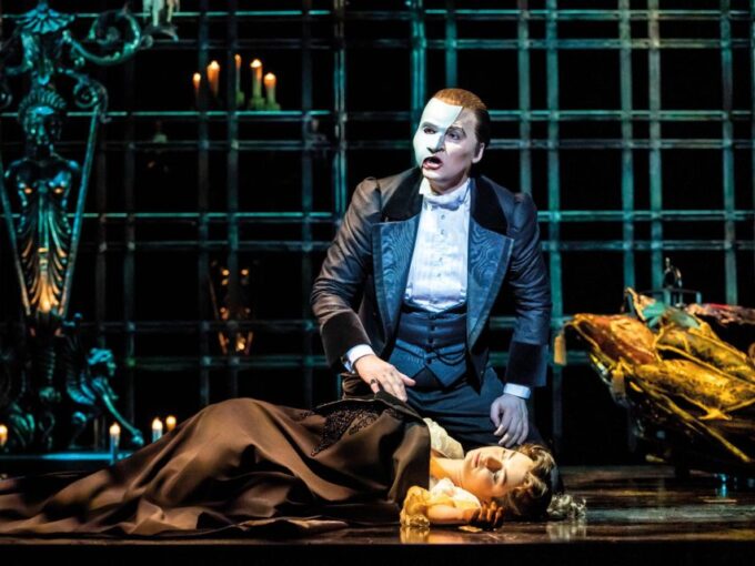 London: The Phantom of the Opera and 3-Course Meal & Wine - Venue and Accessibility