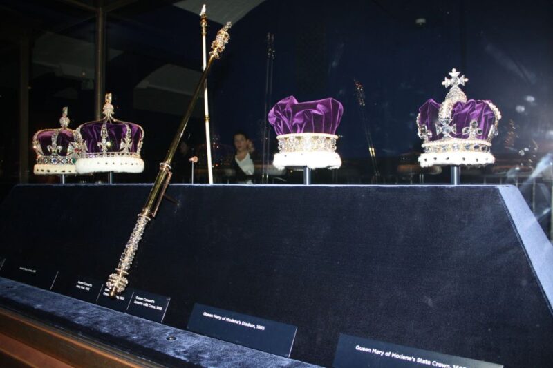 London: Tower of London and Crown Jewels Easy Access Tour - Tour Duration and Accessibility