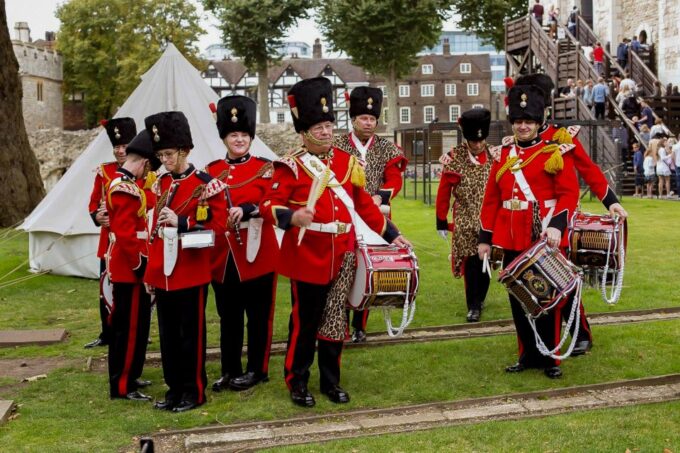 London: Tower of London and Crown Jewels Exhibition Ticket - Getting to the Tower of London
