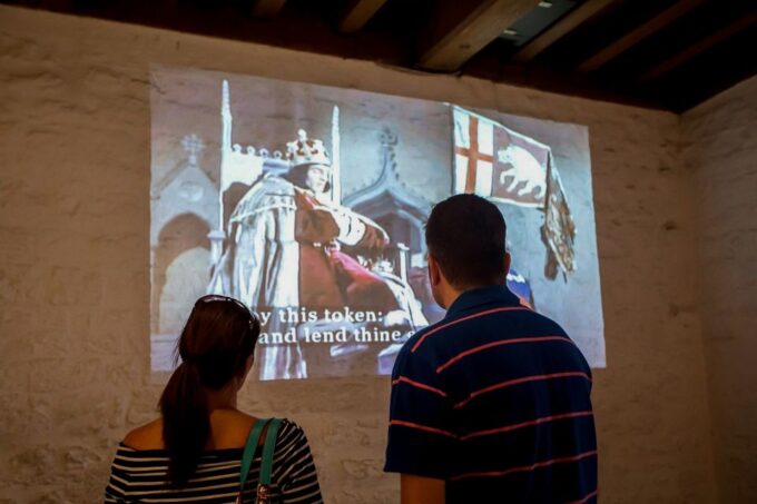 London: Tower of London and Crown Jewels Exhibition Ticket - Exploring the Towers History
