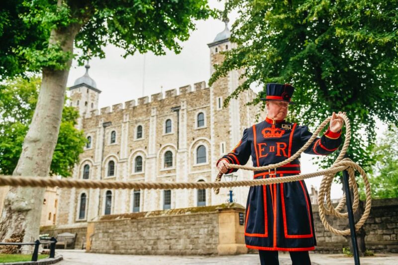 London: Tower of London, Beefeater Welcome, and Crown Jewels - Booking Details