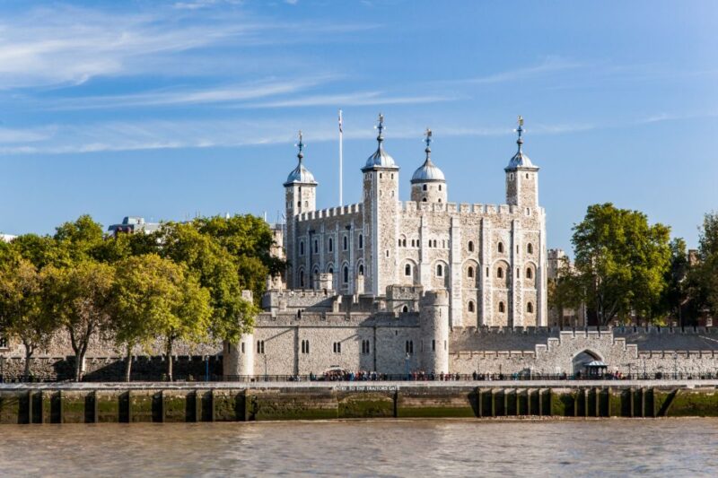 London: Tower of London, Beefeater Welcome, and Crown Jewels - Historic Sites Exploration