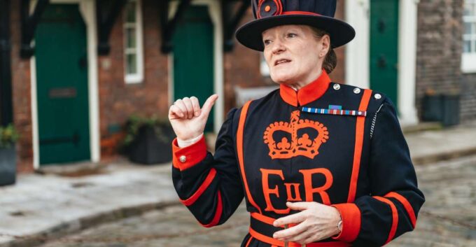 London: Tower of London Early Access Tour With Beefeater - Guided Tour With Beefeater