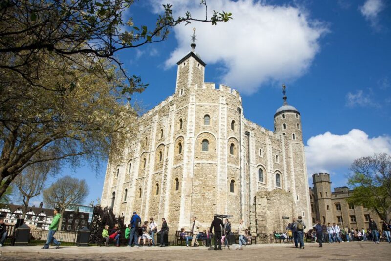 London: Tower of London, Hop-on, Hop-off Bus & River Cruise - Thames River Cruise