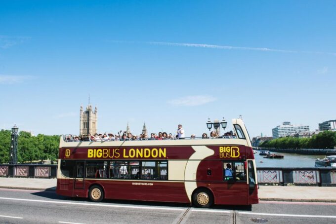 London: Tower of London, Hop-on, Hop-off Bus & River Cruise - Audio Commentary in 5 Languages