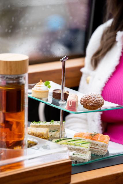 London: Traditional Afternoon Tea Tour in a Luxury Coach - Audio Guide Details
