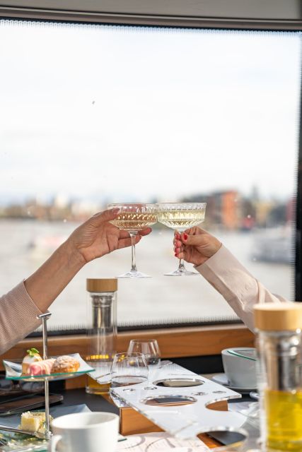 London: Traditional Afternoon Tea Tour in a Luxury Coach - Accessibility Information