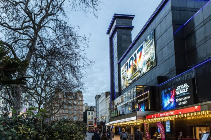London West End: Fun Puzzle Treasure Hunt to a Pub! - Decode Clues and Master Orienteering