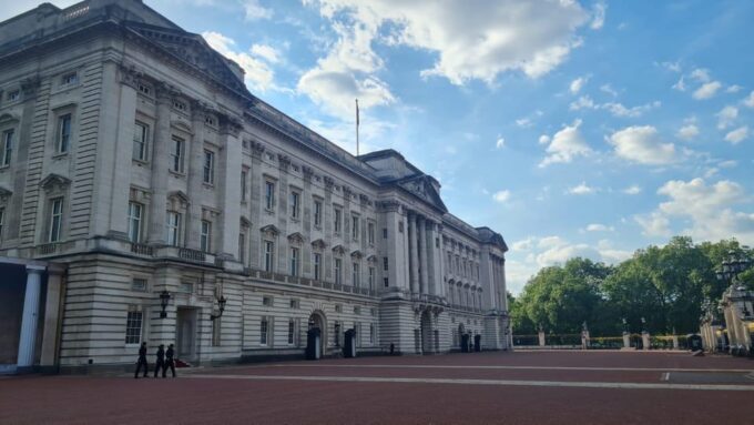 London: Westminster & Buckingham Palace Walking Tour - Meeting Point