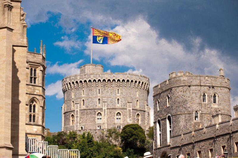 London & Windsor: Royal Sites Full Day Guided Tour - Panoramic Drive Through London