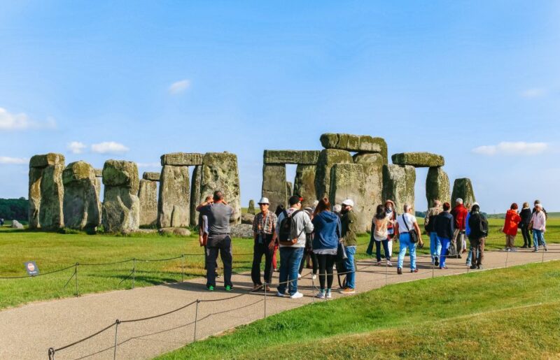 London: Windsor, Stonehenge, Bath, and Roman Baths Day Trip - Explore Windsor Castle