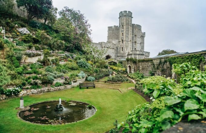 London: Windsor, Stonehenge, Bath, and Roman Baths Day Trip - Transportation and Tour Guide