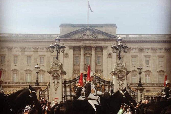 London With a Local (Historical) - Tour Duration and Group Size