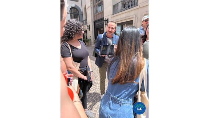 Los Angeles: Beverly Hills Food, Film & Fashion Walking Tour - Exceptional Customer Feedback