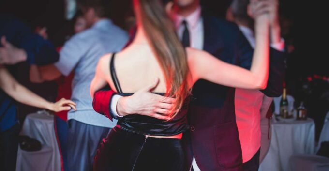Los Angeles: Salsa Lesson and Burlesque Show - Inclusions