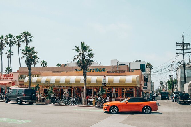 Los Angeles Street Art Photoshoot: Funky Venice With a Personal Photographer - Capturing Iconic Venice Beach Moments