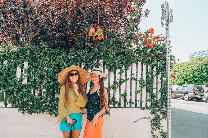 Los Angeles Street Art Photoshoot: Funky Venice With a Personal Photographer - Wandering the Picturesque Venice Canals