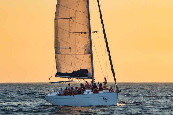 Los Cabos Luxury Sunset Sail With Light Apetizers and Open Bar - Personalized Attention and Service