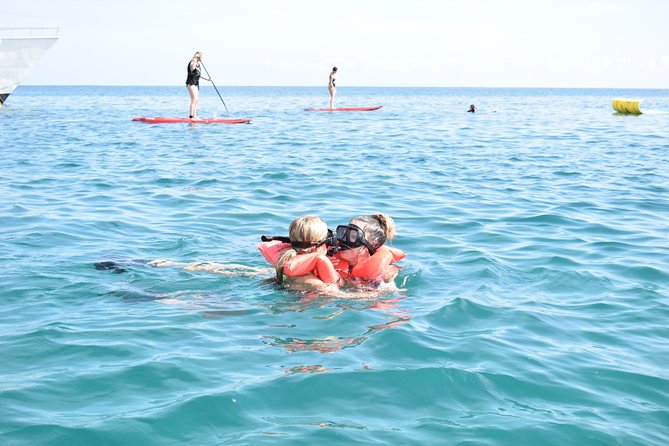 Los Cabos Reef Snorkeling Cruise With Lunch and Open Bar - Crew Expertise and Guiding