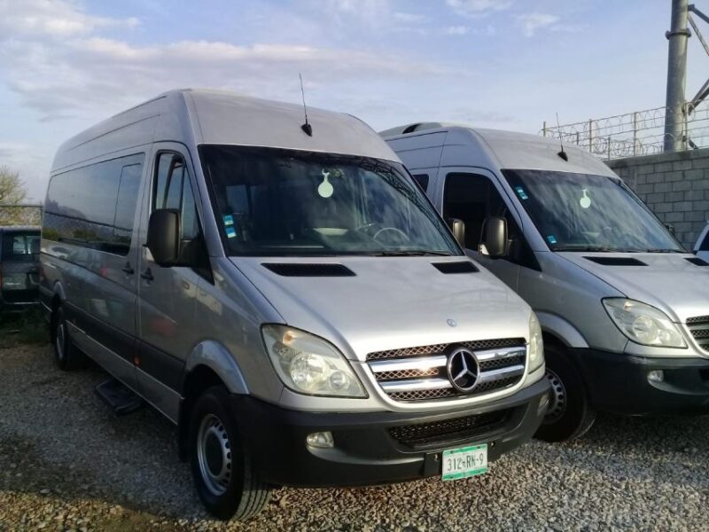 Los Cabos: Roundtrip Airport to Hotel Corridor Shared Van - Airport Experience