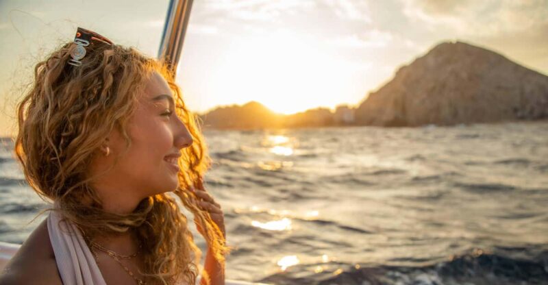 Los Cabos: Sunset Boat Tour to the Arch and Sea Lions - Highlights and Experiences