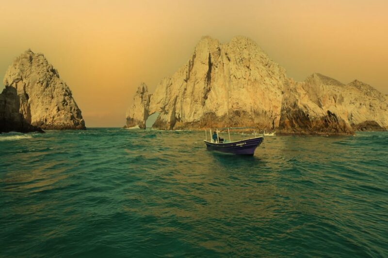 Los Cabos: Sunset Boat Tour to the Arch and Sea Lions - Vibrant Sunset Vistas