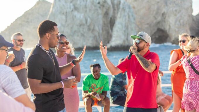Los Cabos: Sunset Dinner Cruise With Transportation - What to Bring