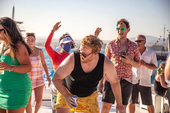 Los Cabos: Sunset: Party Cruise! Open Bar With Fajitas Food - Onboard Amenities