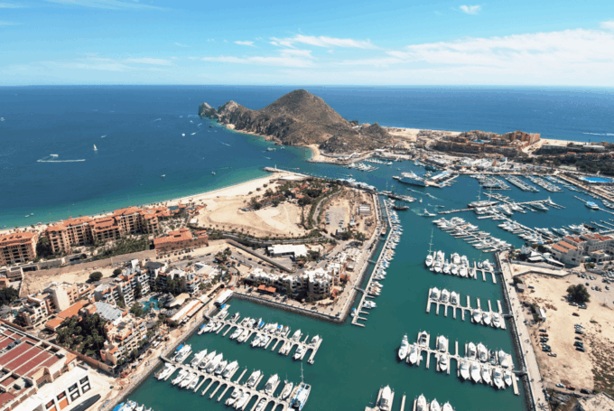 Los Cabos: Whale Watching Cruise With Open Bar - Vessel and Amenities