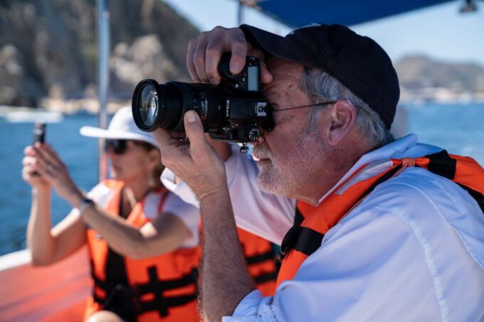 Los Cabos: Whale Watching (Transport and Pictures Included) - Professional Photographer Services