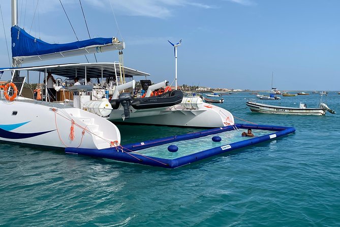 Lounge Catamaran SODADE Half-Day - Amenities