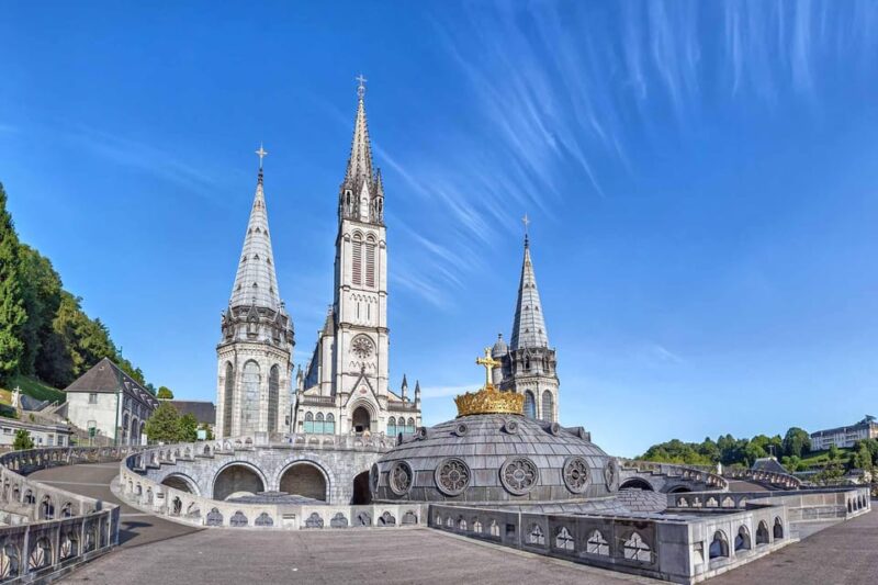 Lourdes: Full Day Private Guided Tour With Castle and Market - Lourdes Market