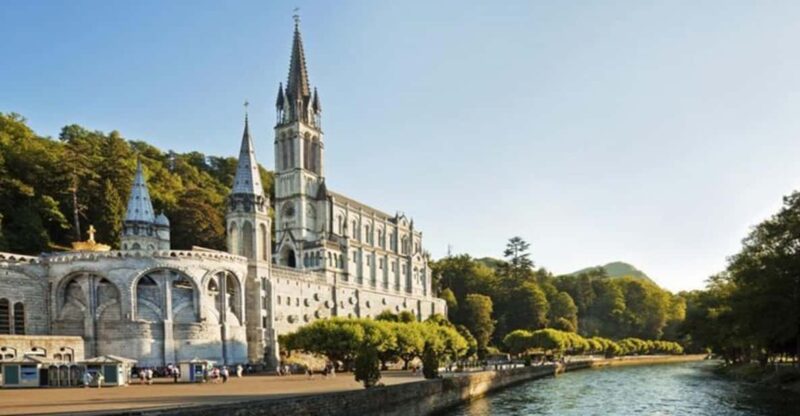 Lourdes: Private Guided Tour in the Sanctuary - Visitor Statistics