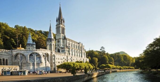 Lourdes: Private Guided Tour in the Sanctuary - Tour Inclusions