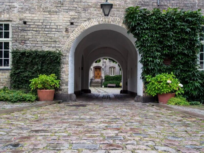 Love and Joy in Aalborg – Walking Tour for Couples - Inclusions