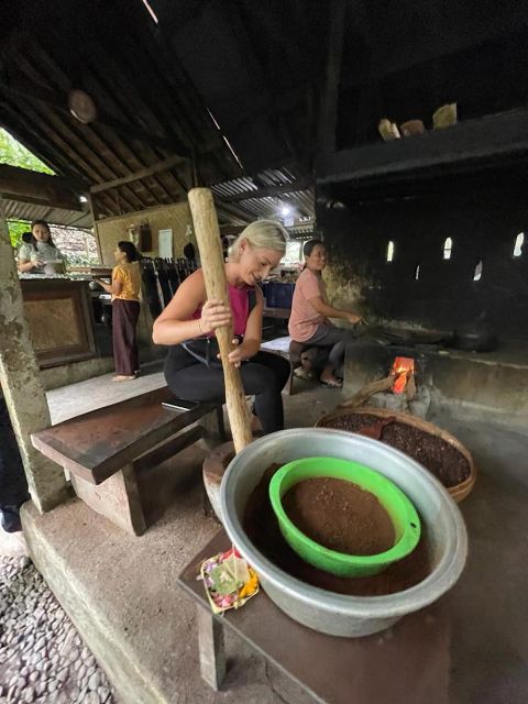 Lovina Bali: Dolphin, Snorkeling & Waterfalls Fun Activities - Twin Lake View