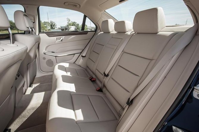 Low Cost Transfers - Lisbon Airport to Downtown - Meeting and Pickup