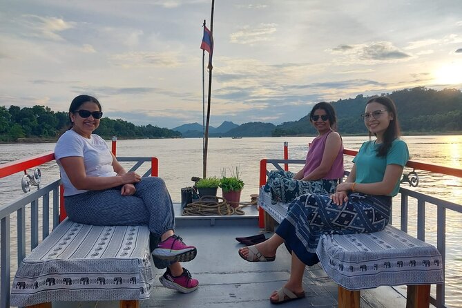 Luang Prabang Mekong Sunset Cruise and Hot Pot Dinner - Dining Experience