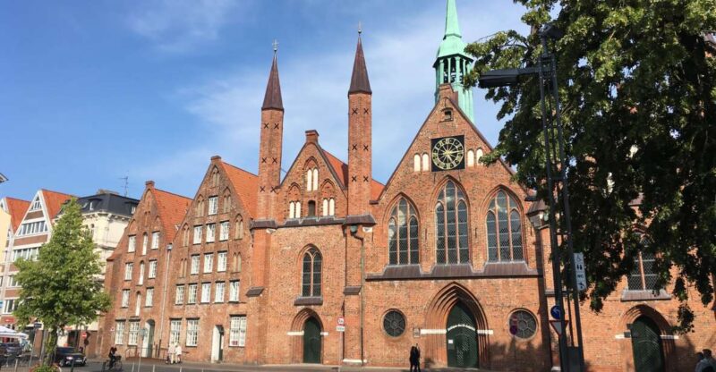 Lübeck: Backyards and Town Houses Private Guided Tour - Discovering Hidden Gems
