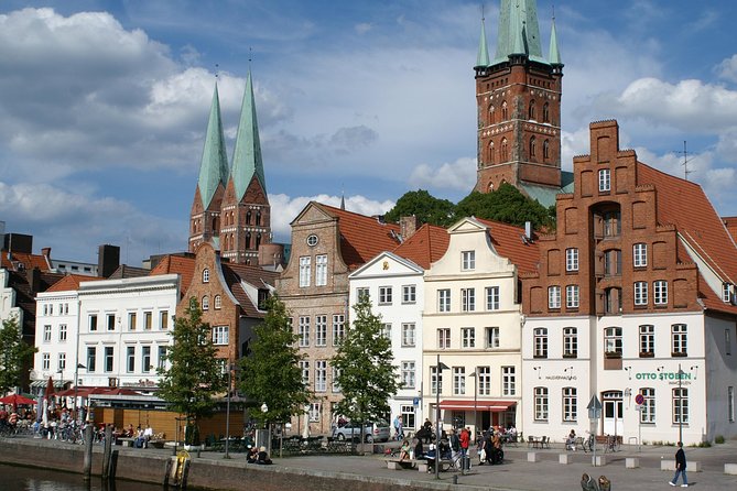 Lübeck Day Trip From Hamburg By Train With Private Guide And Lunch - Local Restaurant Lunch