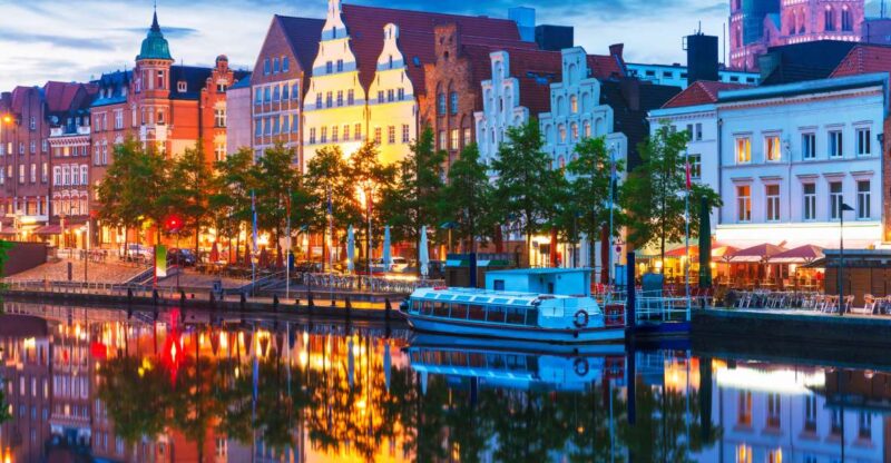 Lübeck: First Discovery Walk and Reading Walking Tour - Key Points