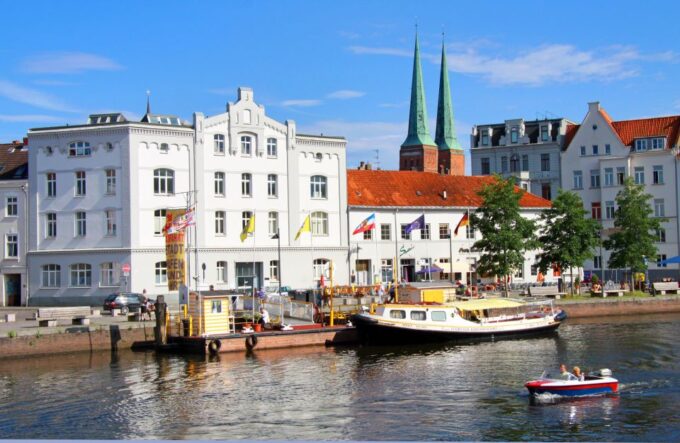 Lübeck: Old Town Highlights Private Walking Tour - Duration and Scheduling