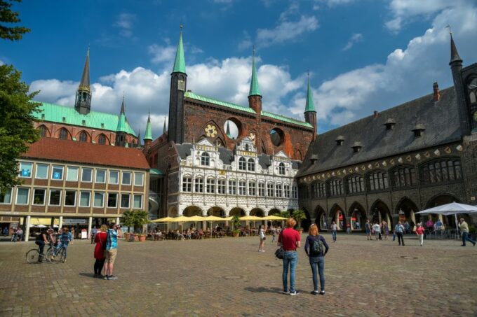 Lübeck: Old Town Highlights Private Walking Tour - Meeting Point and Pickup
