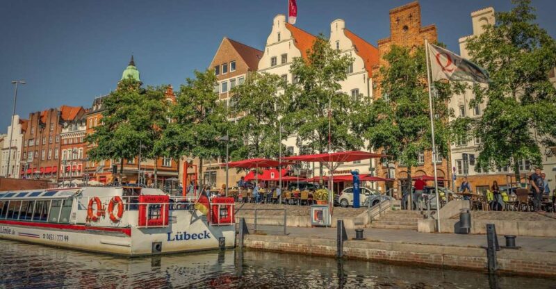 Lübeck: Private Christmas Market Tour - Key Points