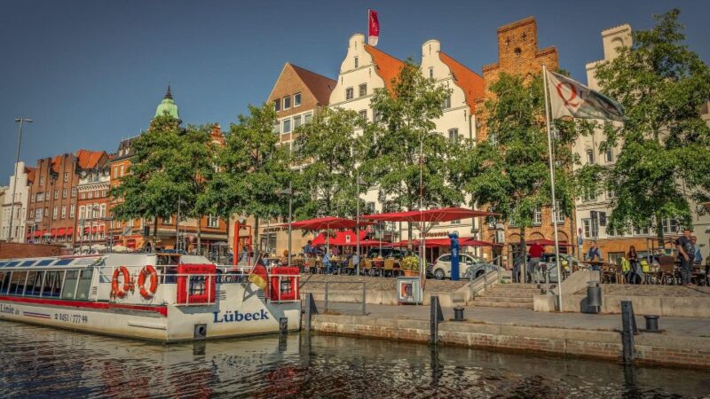 Lübeck: Private Christmas Market Tour - Booking Information